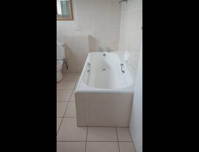 2 BEDROOM APARTMENT TO LET IN ESSENWOOD